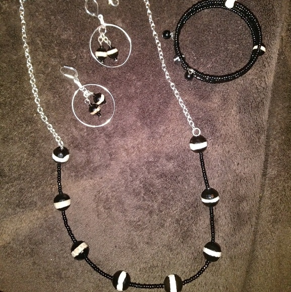 Black Stone Necklace - Picture 2 of 6